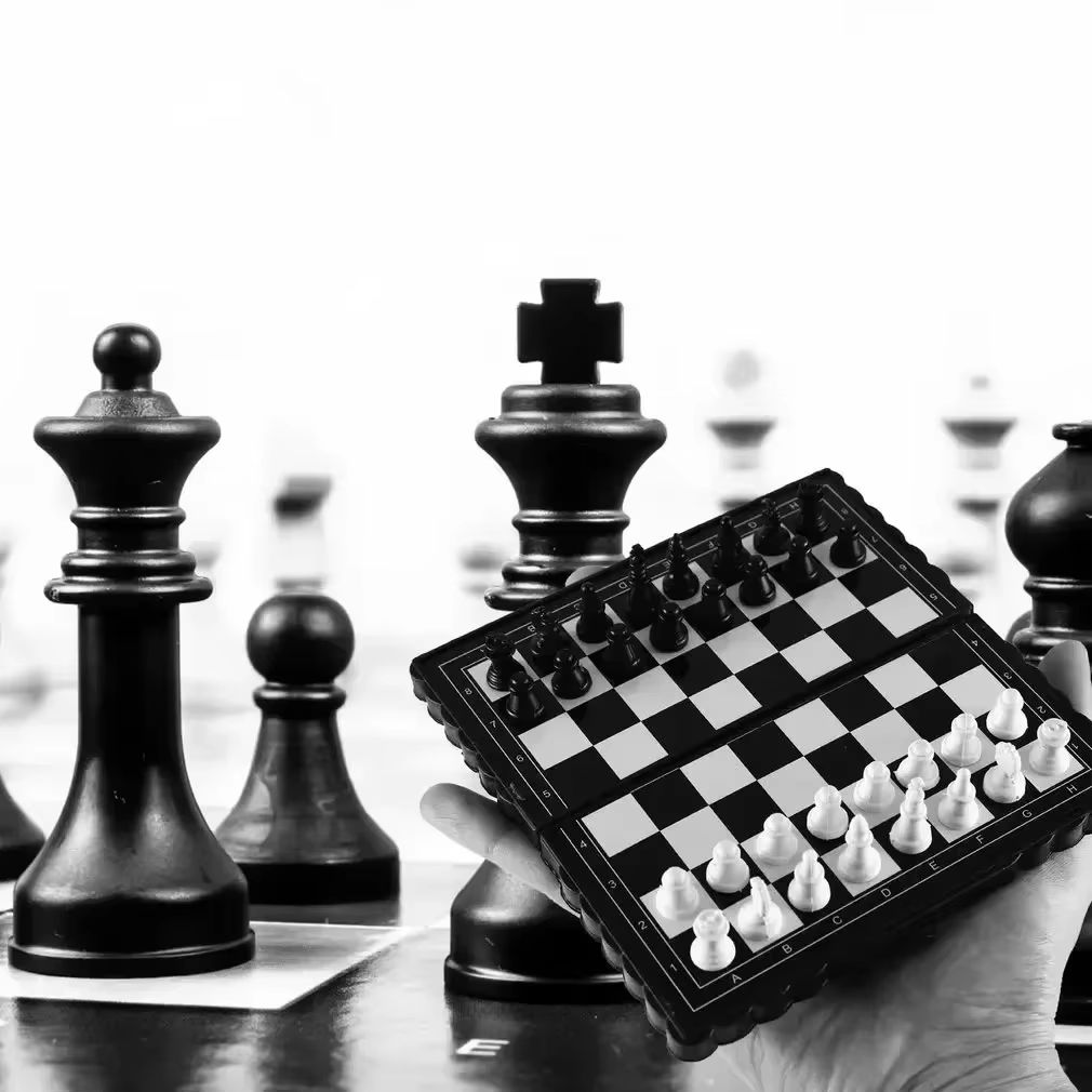 1Pc Mini Magnetic  Chess Set   - Kids Outdoor Activity Set recensione e prezzo