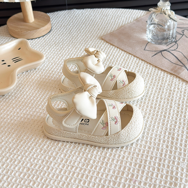 First Walker Kids Toes Capped  - Kids Outdoor Lounge Set recensione e prezzo