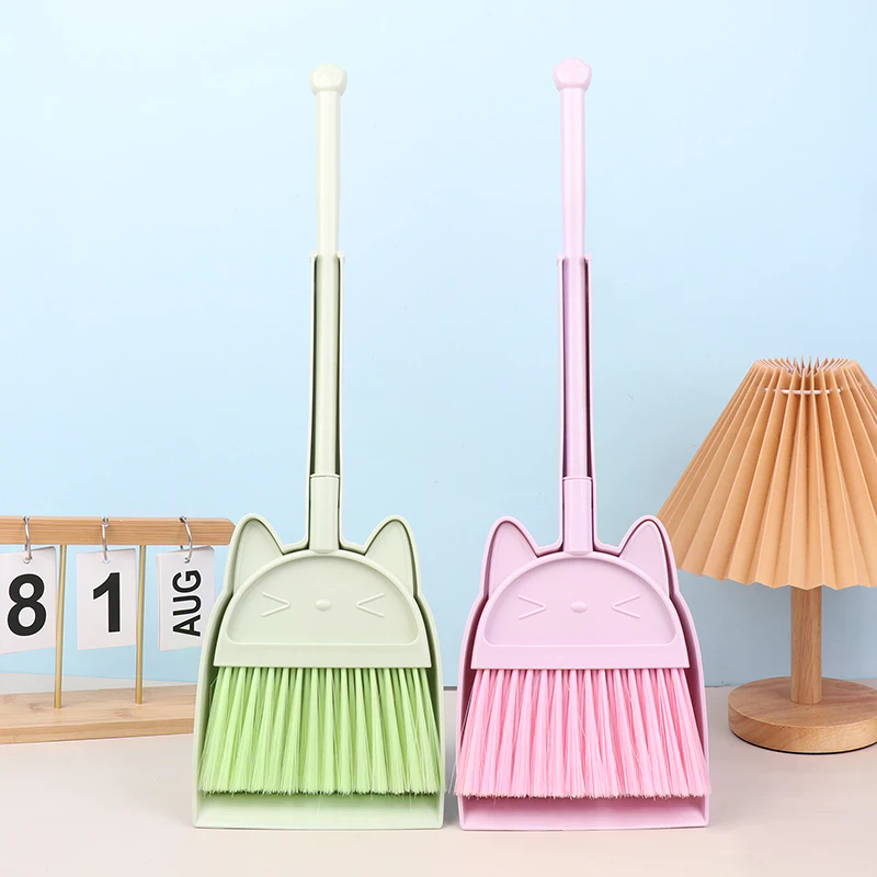 1 Set Cartoon Flexible Bristle - Kids Outdoor Broom recensione e prezzo